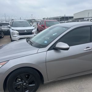 HYUNDAI ELANTRA SEL - 2