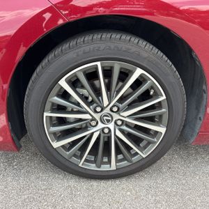 صورة مصغرة 17 لـ 2025 Lexus ES 350 BASE