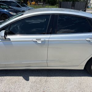 FORD FUSION SE - 4