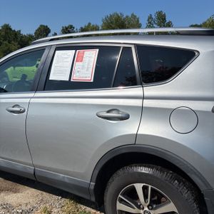 صورة 4 لـ 2016 Toyota RAV4 XLE