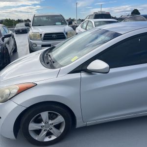 HYUNDAI ELANTRA GLS - 2