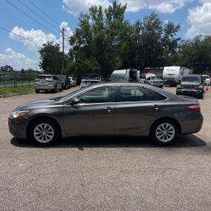 2017 Toyota CAMRY LE photo 3