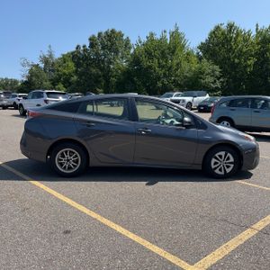 صورة 10 لـ 2017 Toyota PRIUS THREE