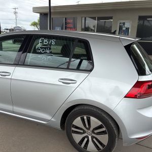 VOLKSWAGEN E-GOLF SE - 6