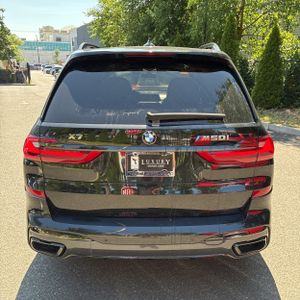 صورة 7 لـ 2021 BMW X7 M50I