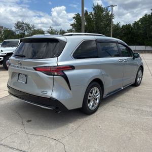 TOYOTA SIENNA - 8