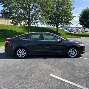 FORD FUSION SE - 10