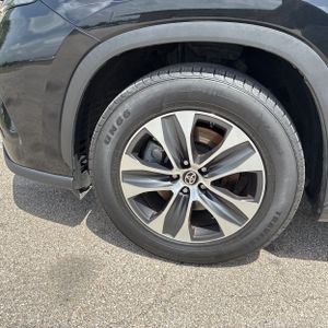 2024 Toyota HIGHLANDER XLE thumbnail 17