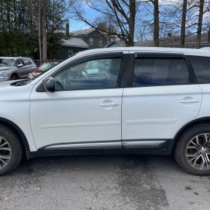 MITSUBISHI OUTLANDER ES - 4