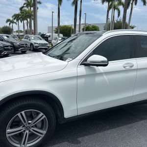 2022 Mercedes-BENZ GLC photo 2