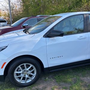 Chevrolet Equinox LS - 2