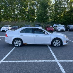 FORD FUSION SE - 10