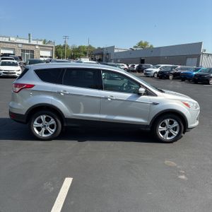 FORD ESCAPE SE - 10
