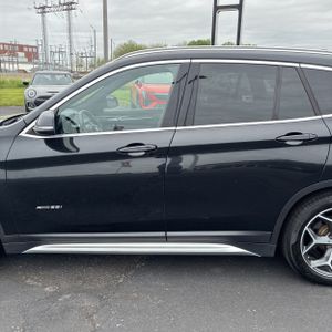 BMW X1 XDRIVE28I - 4