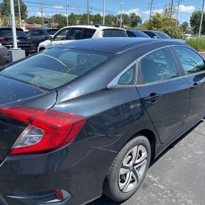 صورة 9 لـ 2017 Honda CIVIC LX