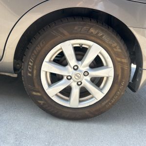 2014 Nissan VERSA SV photo 18