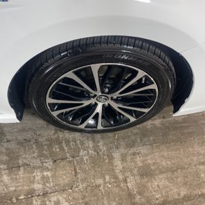 صورة مصغرة 20 لـ 2018 Toyota CAMRY HYBRID SE
