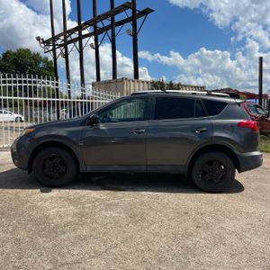 2015 Toyota RAV4 LE — фото 3