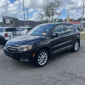 Volkswagen Tiguan S - 1