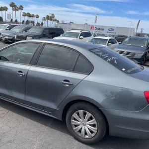 VOLKSWAGEN JETTA S - 6