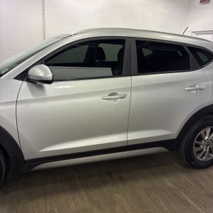 HYUNDAI TUCSON SE - 4
