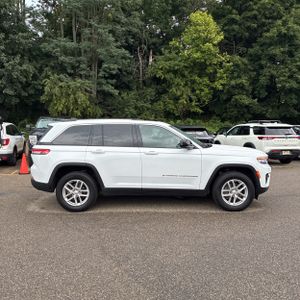 صورة 10 لـ 2023 JEEP GRAND CHEROKEE LAREDO X