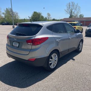 HYUNDAI TUCSON LIMITED - 8