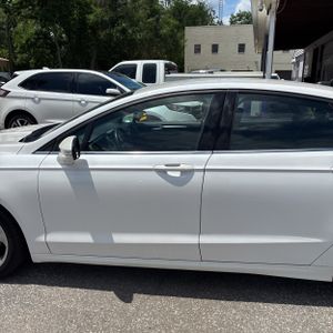 FORD FUSION SE - 4