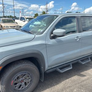 2025 Nissan FRONTIER PRO-4X — фото 2