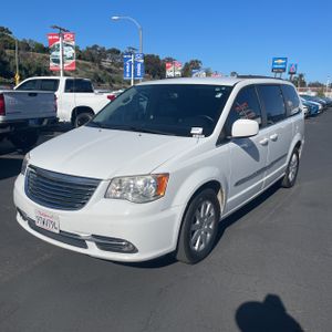 CHRYSLER TOWN AND COUNTRY TOURING - 1