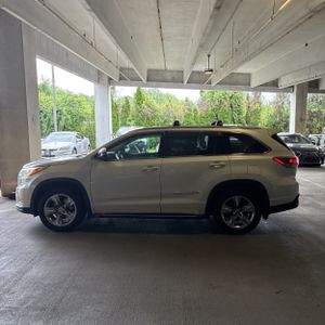 صورة 3 لـ 2015 Toyota HIGHLANDER LIMITED PLATINUM