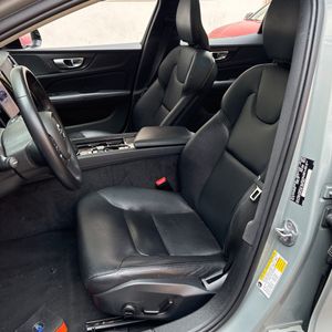 صورة مصغرة 32 لـ 2024 Volvo S60 B5 CORE DARK THEME