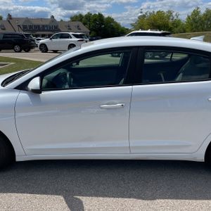 صورة 4 لـ 2017 Hyundai ELANTRA SE