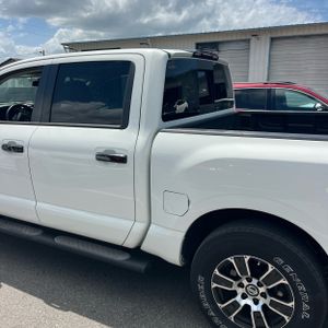 2021 Nissan TITAN SV — фото 6