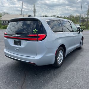 CHRYSLER PACIFICA TOURING L - 8