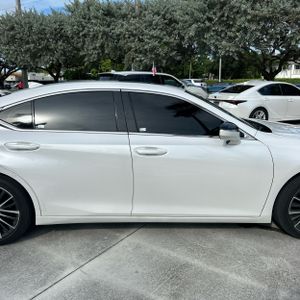 صورة 11 لـ 2024 Lexus ES 300H BASE