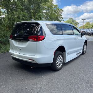 صورة 8 لـ 2022 Chrysler VOYAGER LX