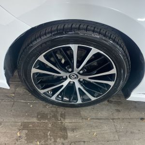 صورة مصغرة 17 لـ 2018 Toyota CAMRY HYBRID SE