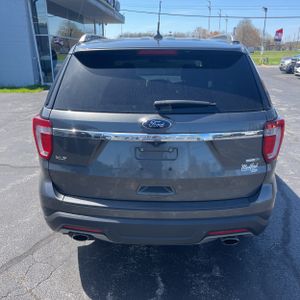 FORD EXPLORER XLT - 7