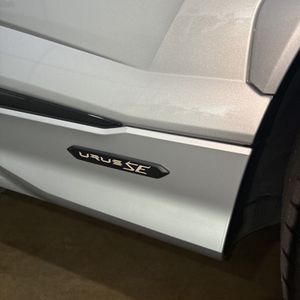 2025 Lamborghini URUS SE — миниатюра 23