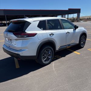 NISSAN ROGUE S INTELLIGENT AWD - 8