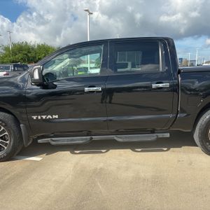 NISSAN TITAN SV - 4