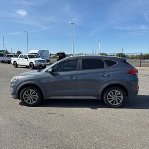 HYUNDAI TUCSON SE - 3