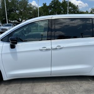 CHRYSLER PACIFICA TOURING L - 4