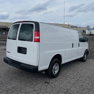 CHEVROLET EXPRESS 2500 - 8