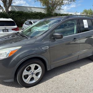 FORD ESCAPE SE - 2