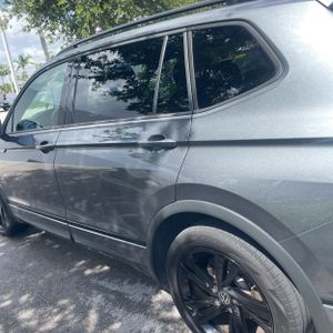 صورة 6 لـ 2024 Volkswagen TIGUAN SE R-LINE BLACK