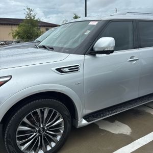 2019 Infiniti QX80 LUXE — фото 2