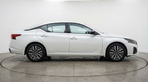 صورة 8 لـ 2025 Nissan ALTIMA SV