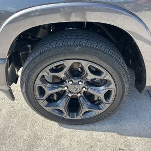 2022 RAM 1500 LIMITED — миниатюра 17